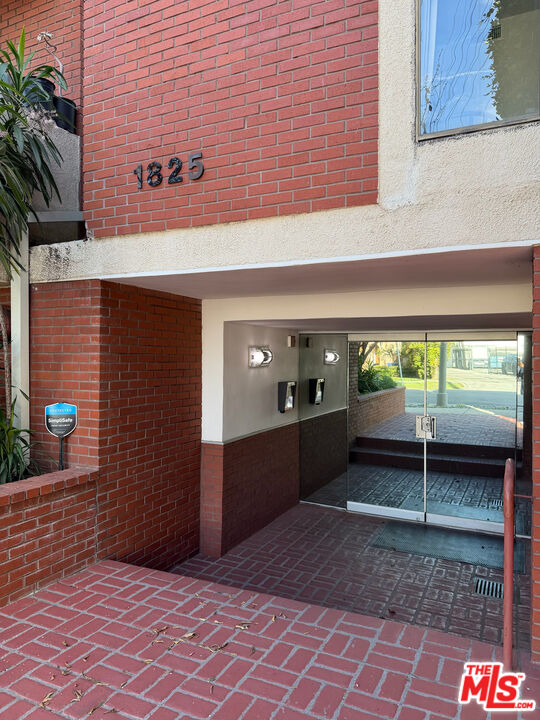 1825 MIDVALE AVE Unit: 202
