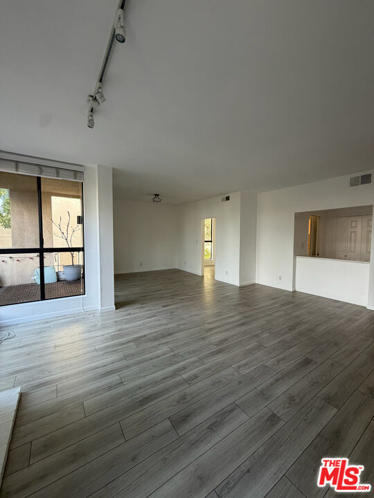 1825 MIDVALE AVE Unit: 202