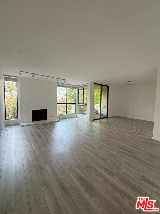 1825 MIDVALE AVE Unit: 202