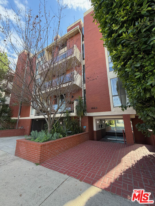 1825 MIDVALE AVE Unit: 202