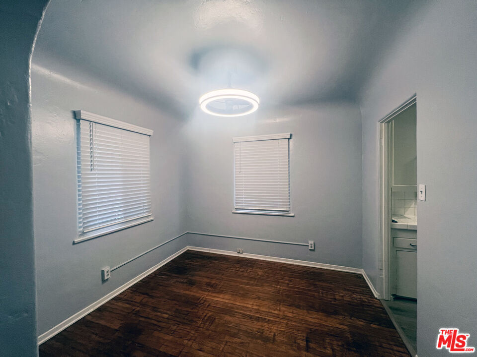 2749 S Sepulveda Blvd