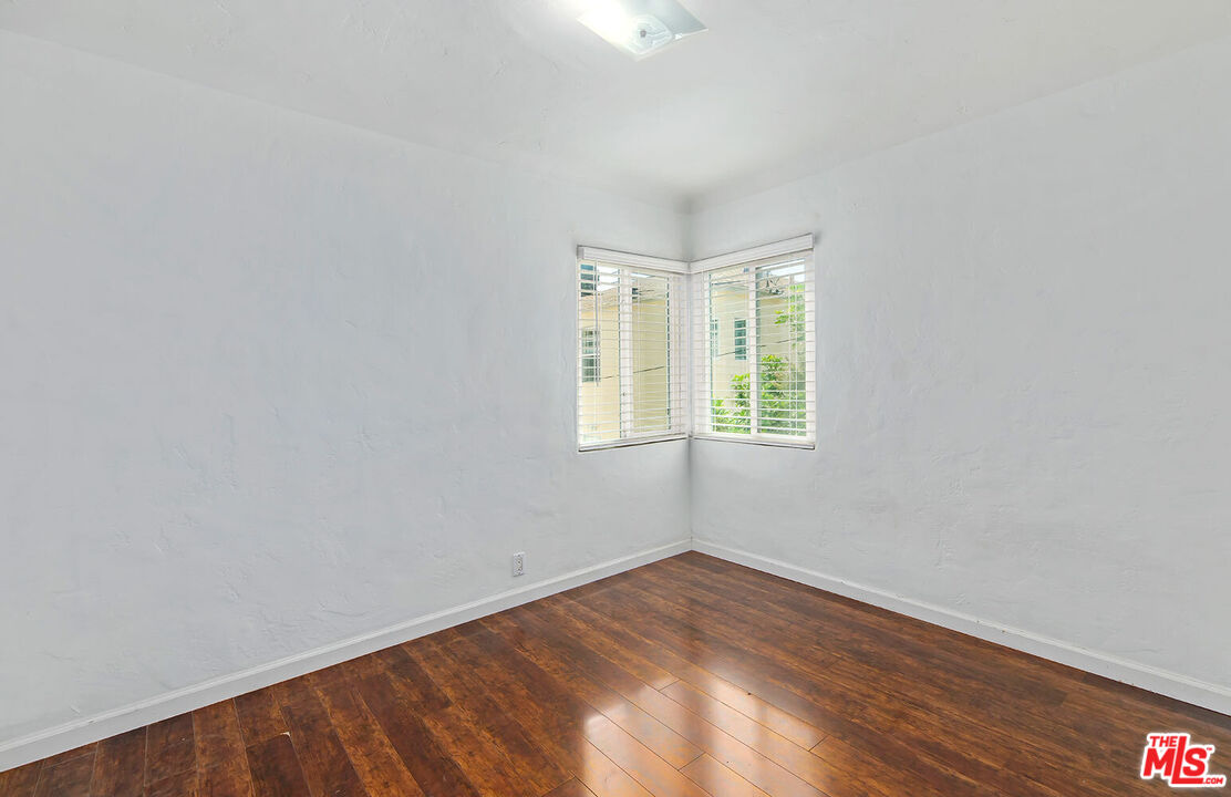 2749 S Sepulveda Blvd