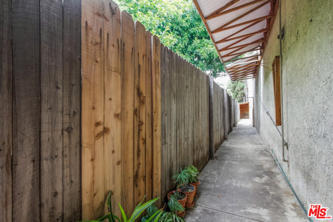 2749 S Sepulveda Blvd