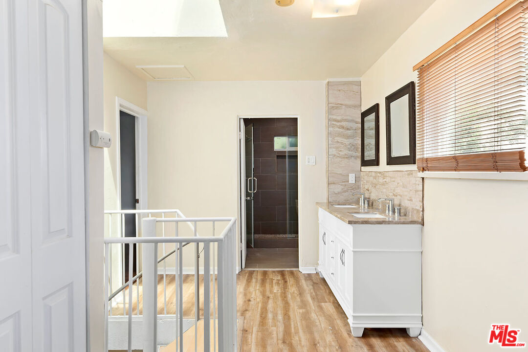 2749 S Sepulveda Blvd