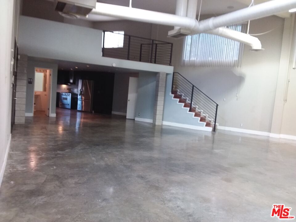 2749 S Sepulveda Blvd