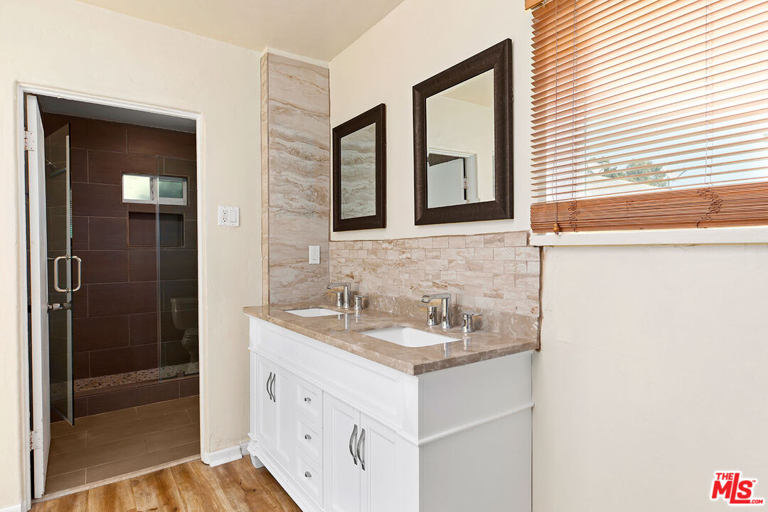 2749 S Sepulveda Blvd