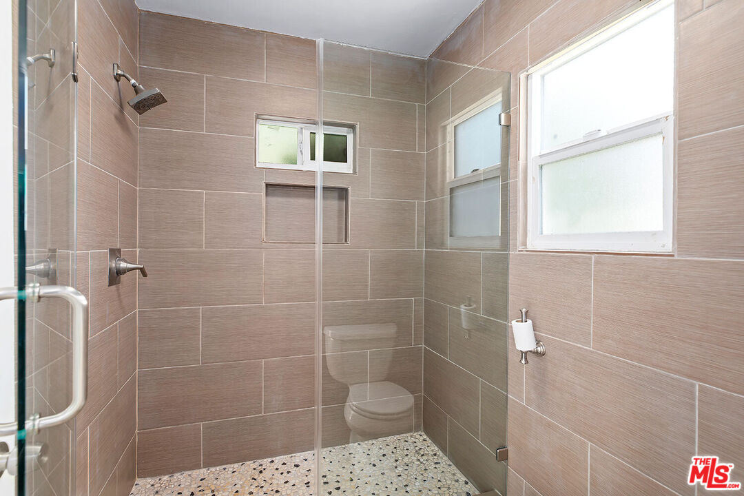 2749 S Sepulveda Blvd