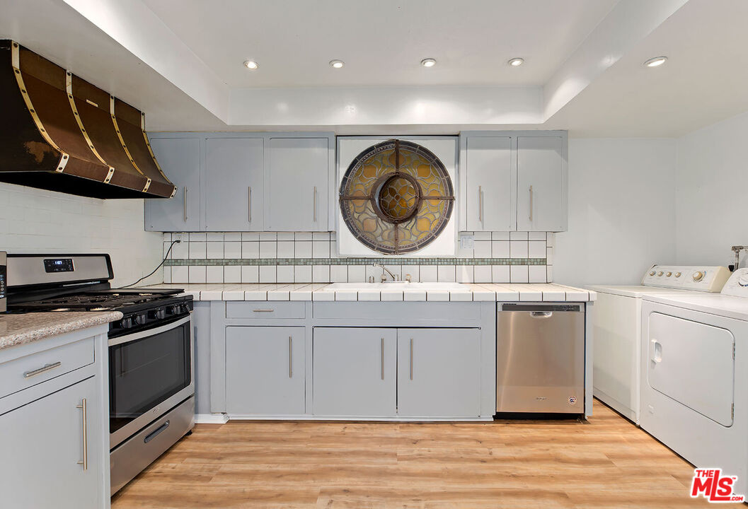 2749 S Sepulveda Blvd