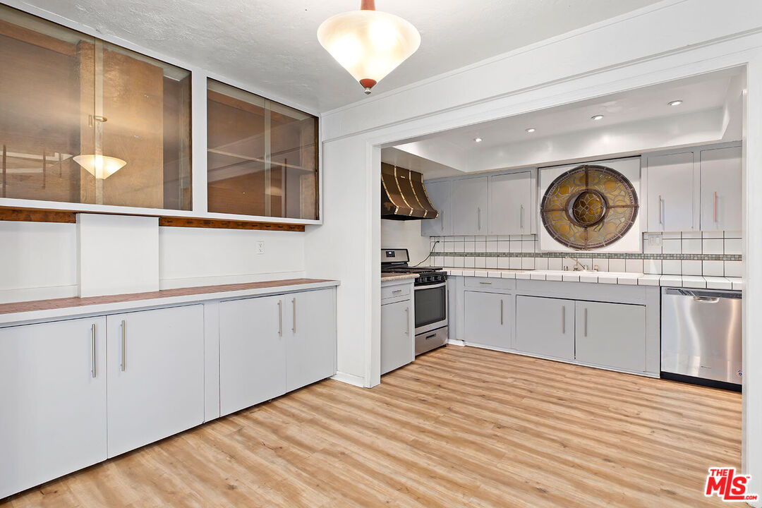 2749 S Sepulveda Blvd