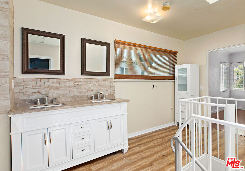 2749 S Sepulveda Blvd