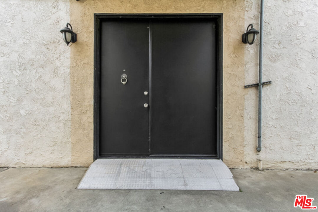 2749 S Sepulveda Blvd