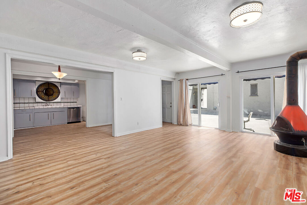 2749 S Sepulveda Blvd