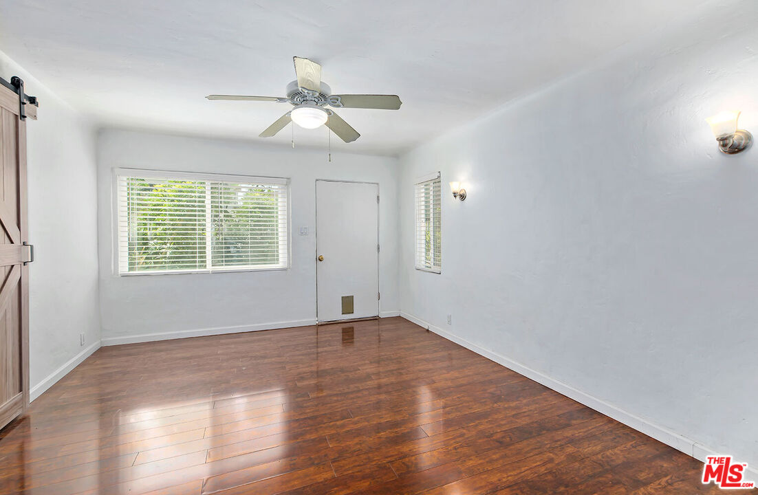 2749 S Sepulveda Blvd