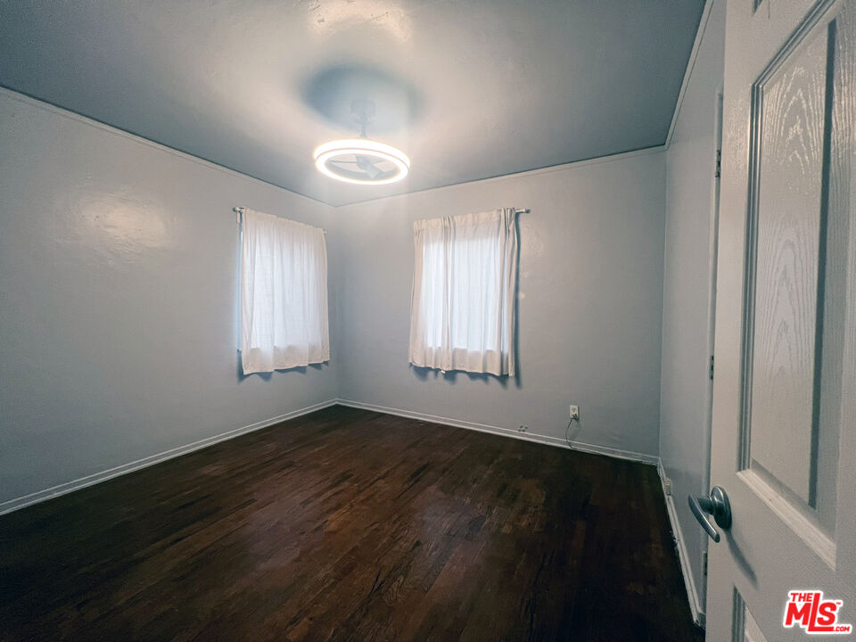 2749 S Sepulveda Blvd