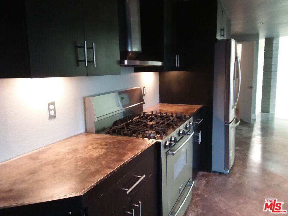 2749 S Sepulveda Blvd