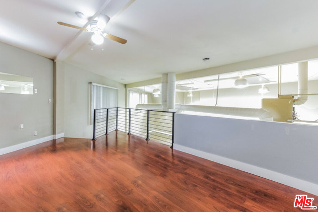 2749 S Sepulveda Blvd