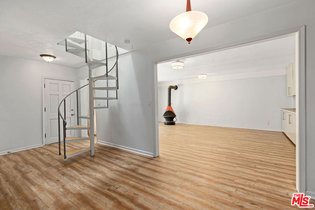 2749 S Sepulveda Blvd