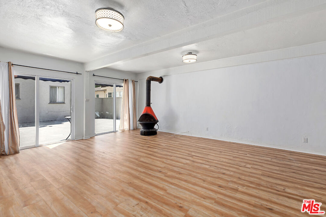 2749 S Sepulveda Blvd