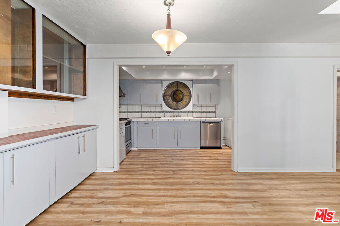 2749 S Sepulveda Blvd