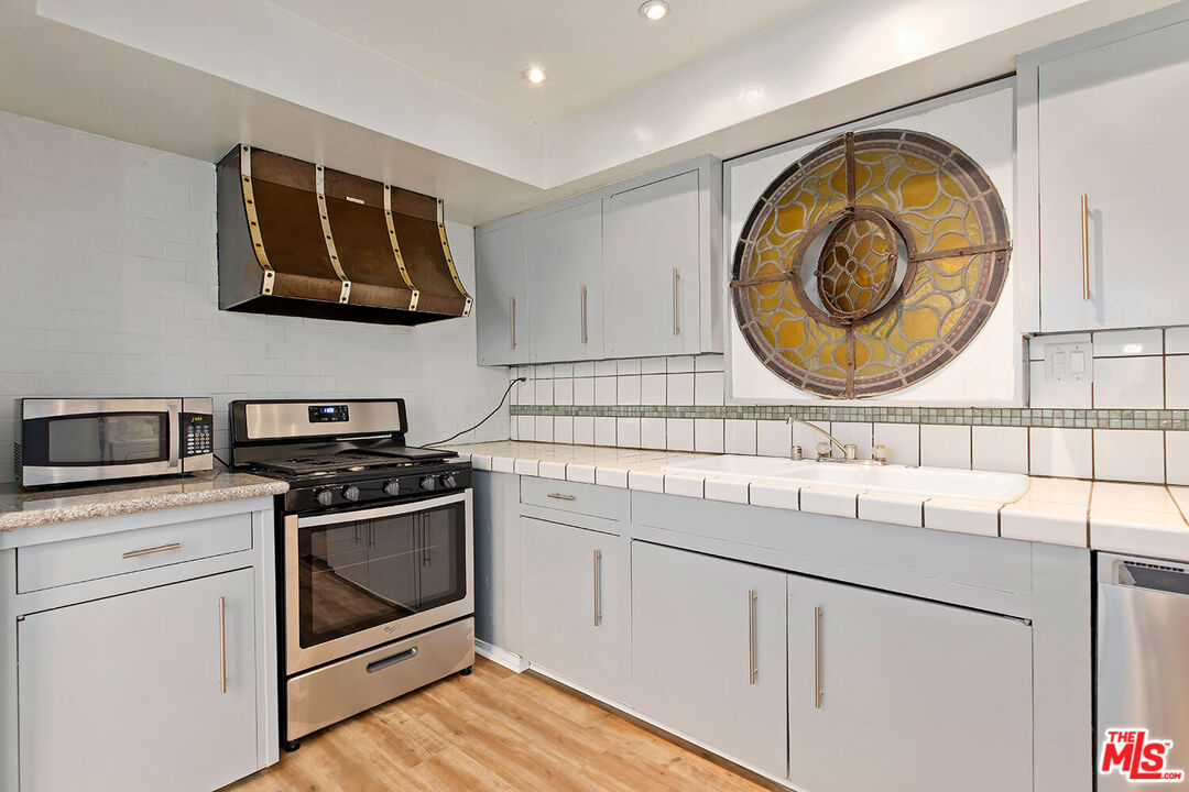 2749 S Sepulveda Blvd