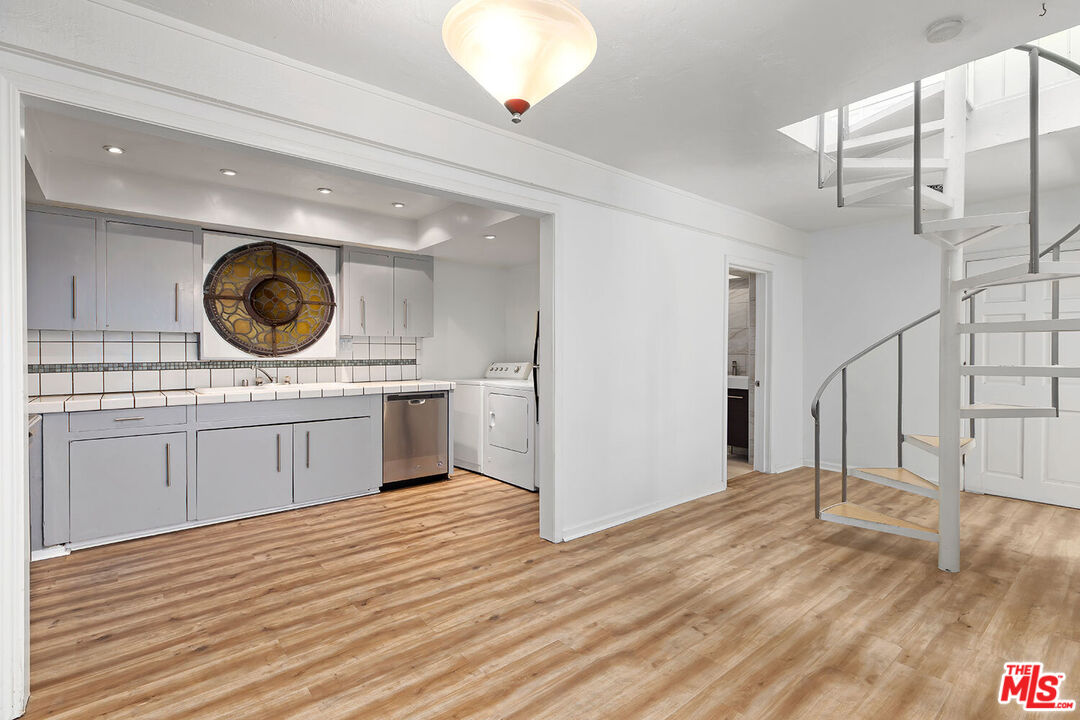 2749 S Sepulveda Blvd