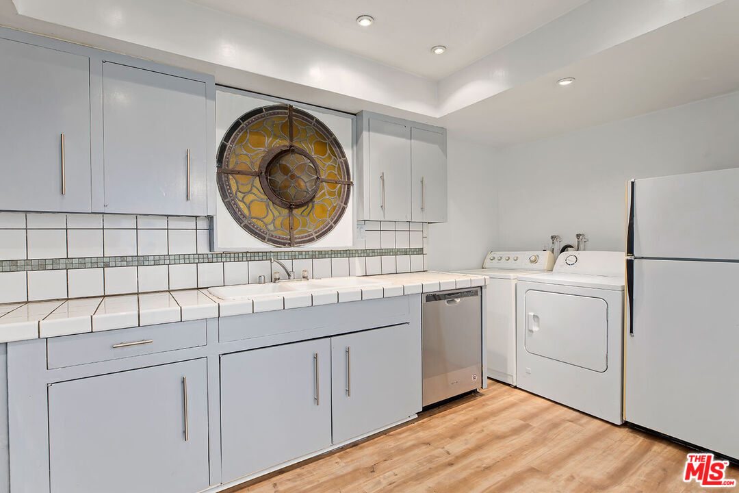 2749 S Sepulveda Blvd