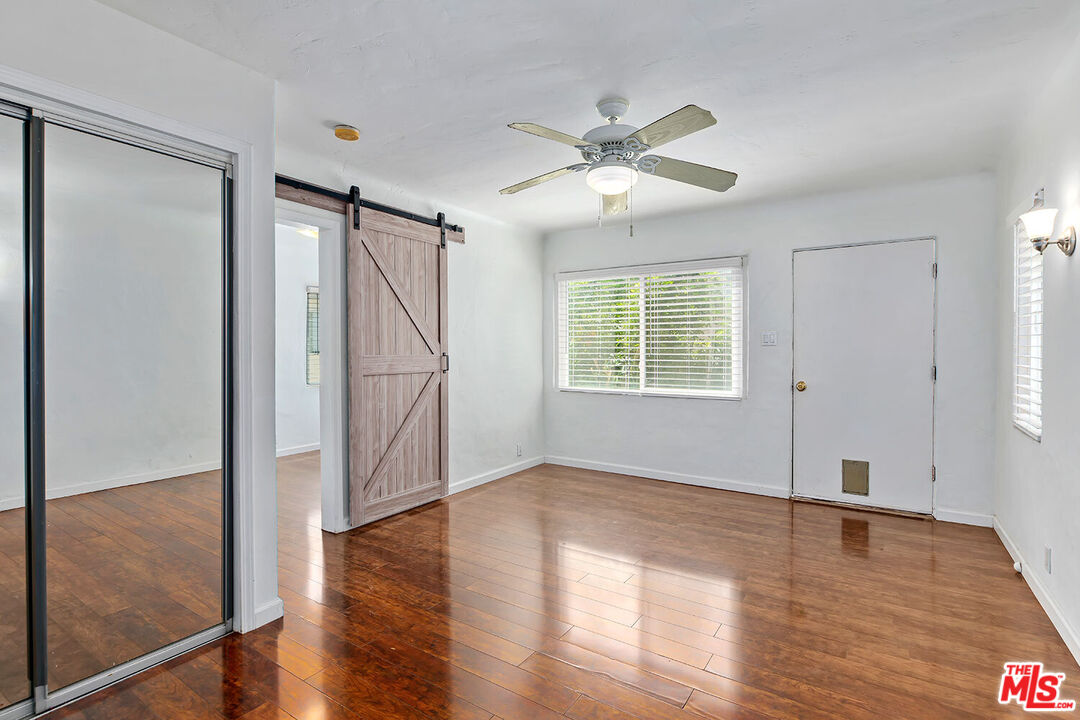 2749 S Sepulveda Blvd