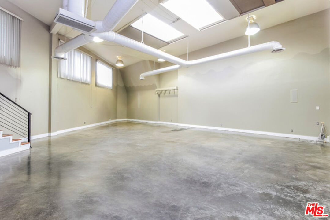 2749 S Sepulveda Blvd