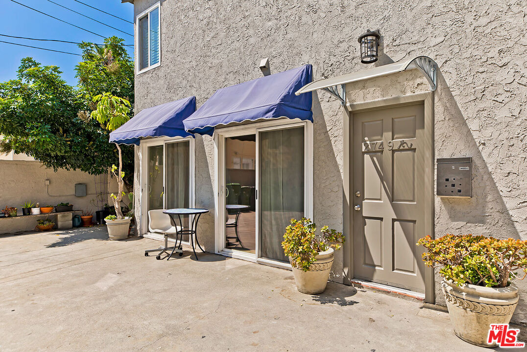 2749 S Sepulveda Blvd