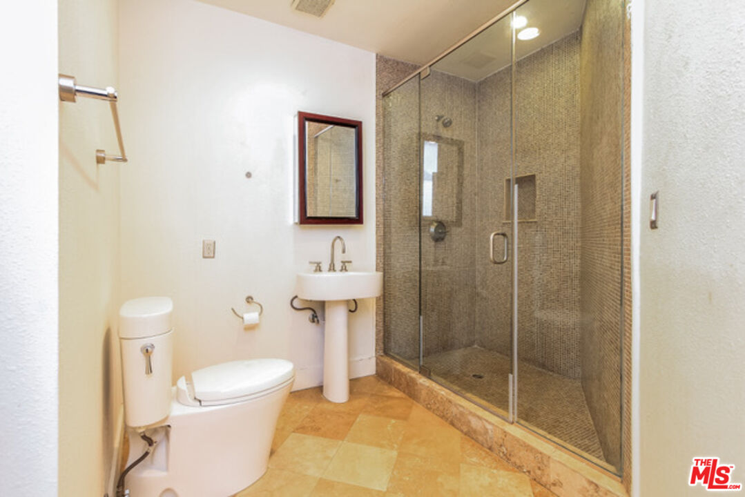 2749 S Sepulveda Blvd