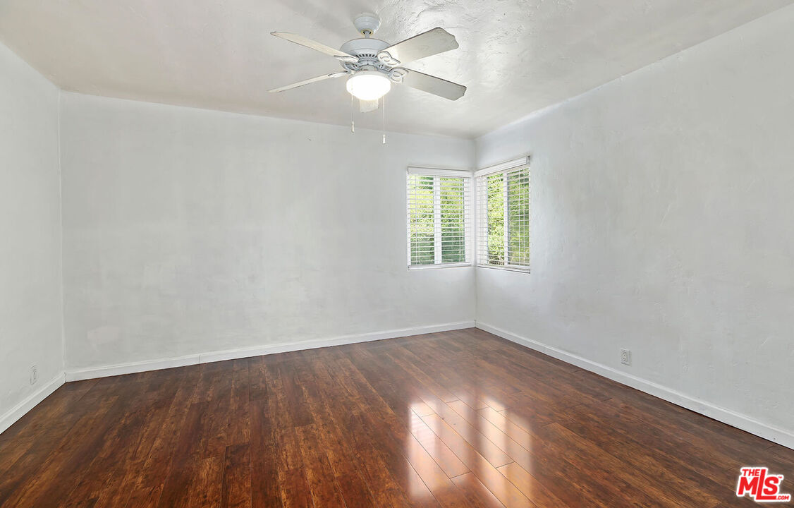 2749 S Sepulveda Blvd