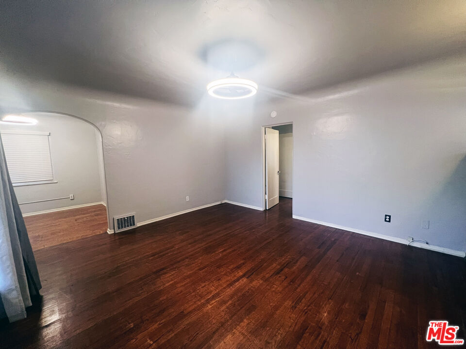 2749 S Sepulveda Blvd