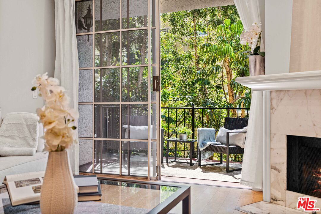 1375 Kelton Ave Unit: 206