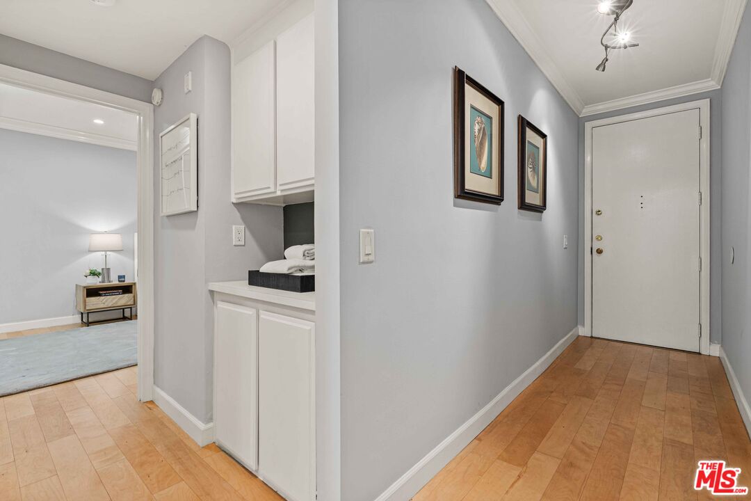 1375 Kelton Ave Unit: 206