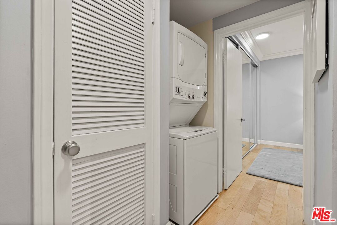 1375 Kelton Ave Unit: 206