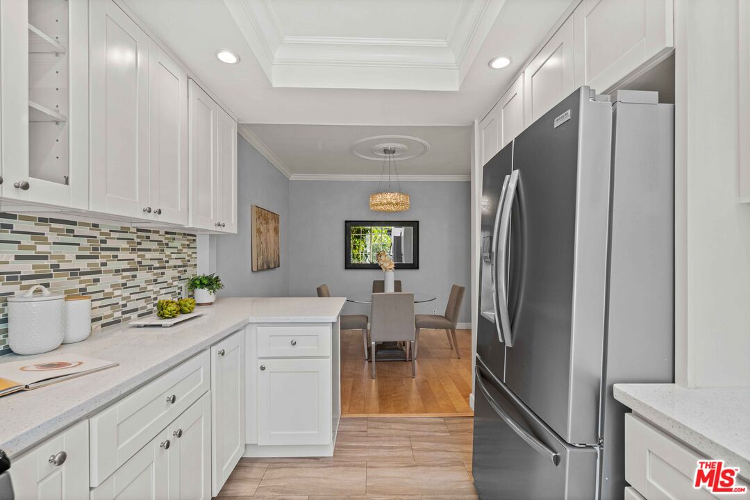 1375 Kelton Ave Unit: 206