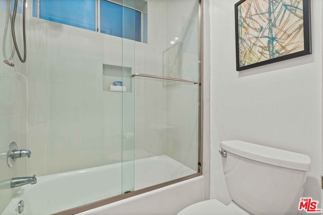 1375 Kelton Ave Unit: 206