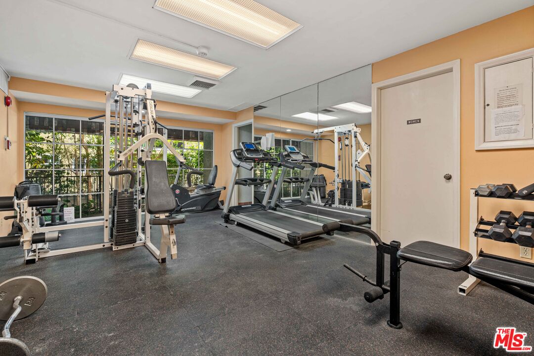 1375 Kelton Ave Unit: 206