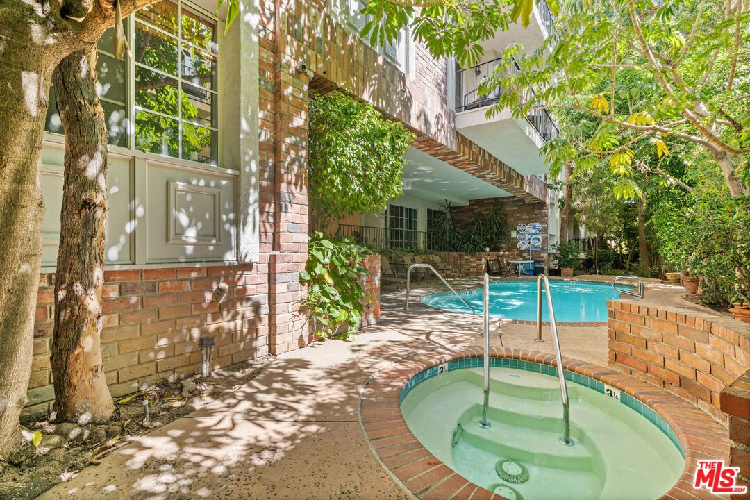 1375 Kelton Ave Unit: 206