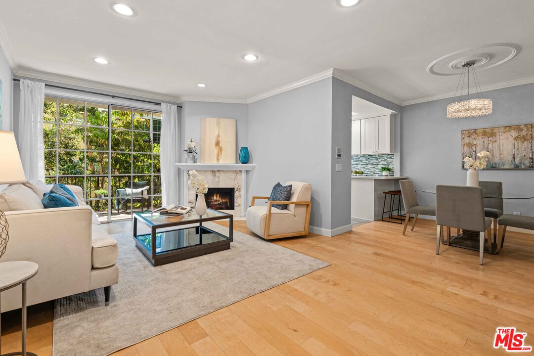 1375 Kelton Ave Unit: 206