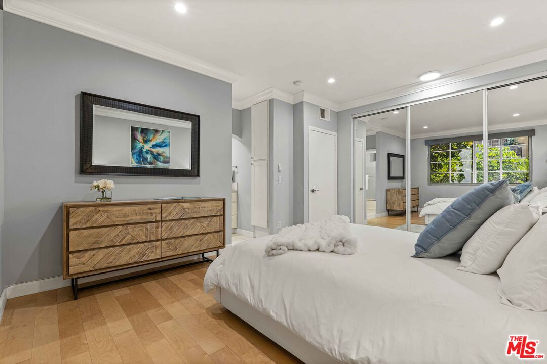 1375 Kelton Ave Unit: 206