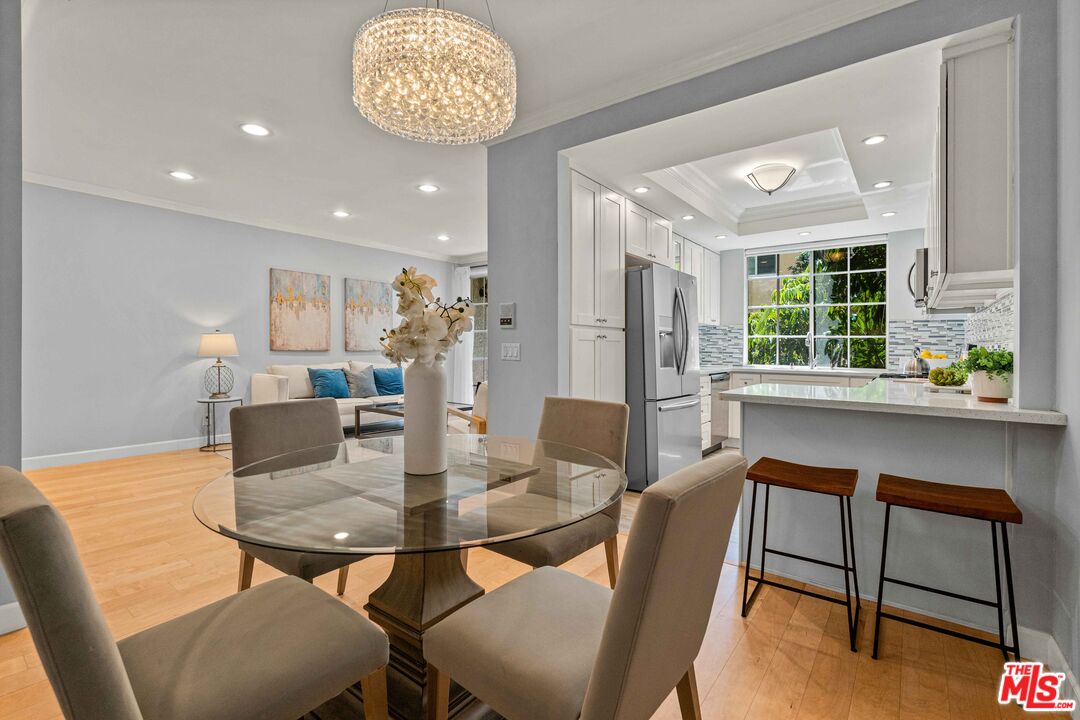 1375 Kelton Ave Unit: 206