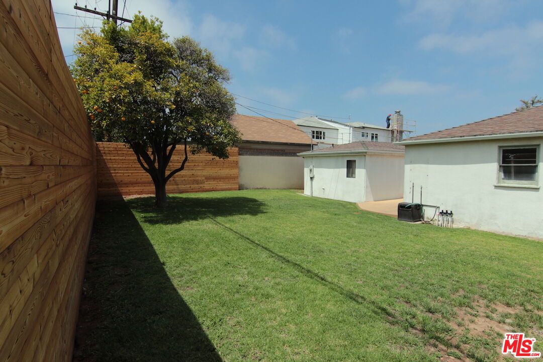 8111 Westlawn Ave