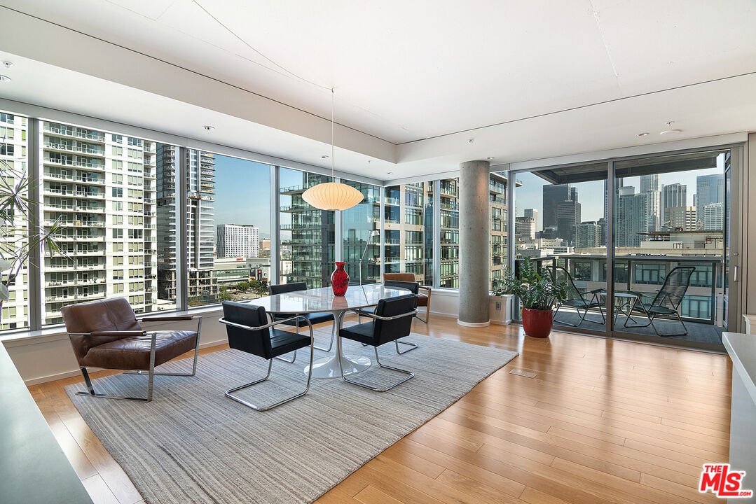 1155 S Grand Ave Unit: 1511