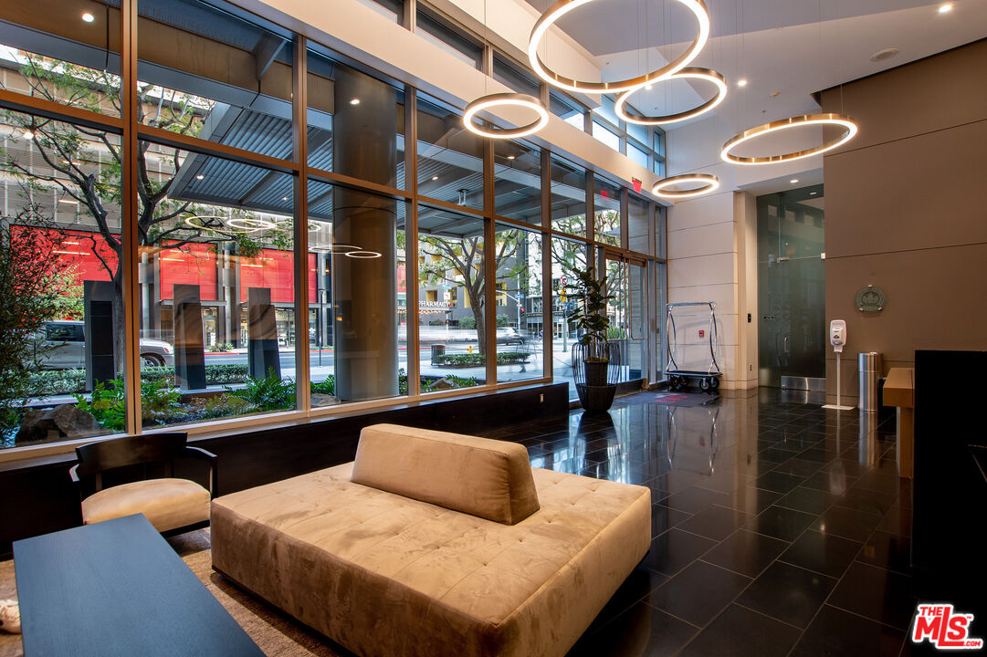 1155 S Grand Ave Unit: 1511