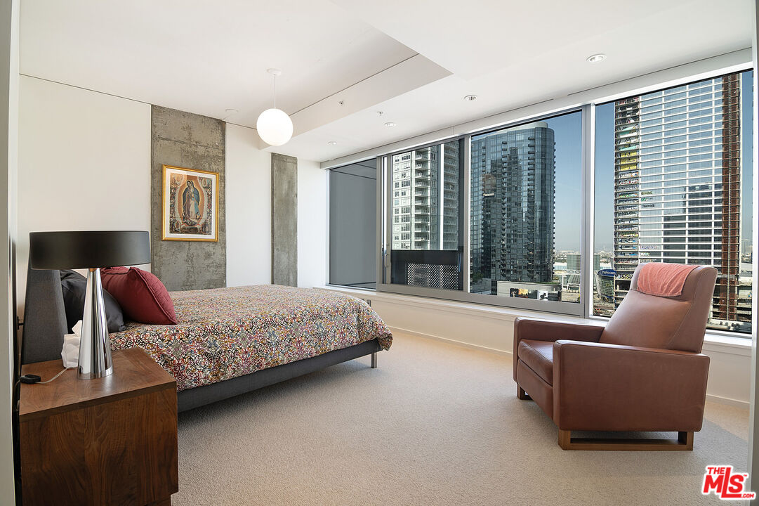 1155 S Grand Ave Unit: 1511