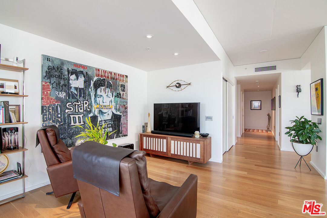 1155 S Grand Ave Unit: 1511