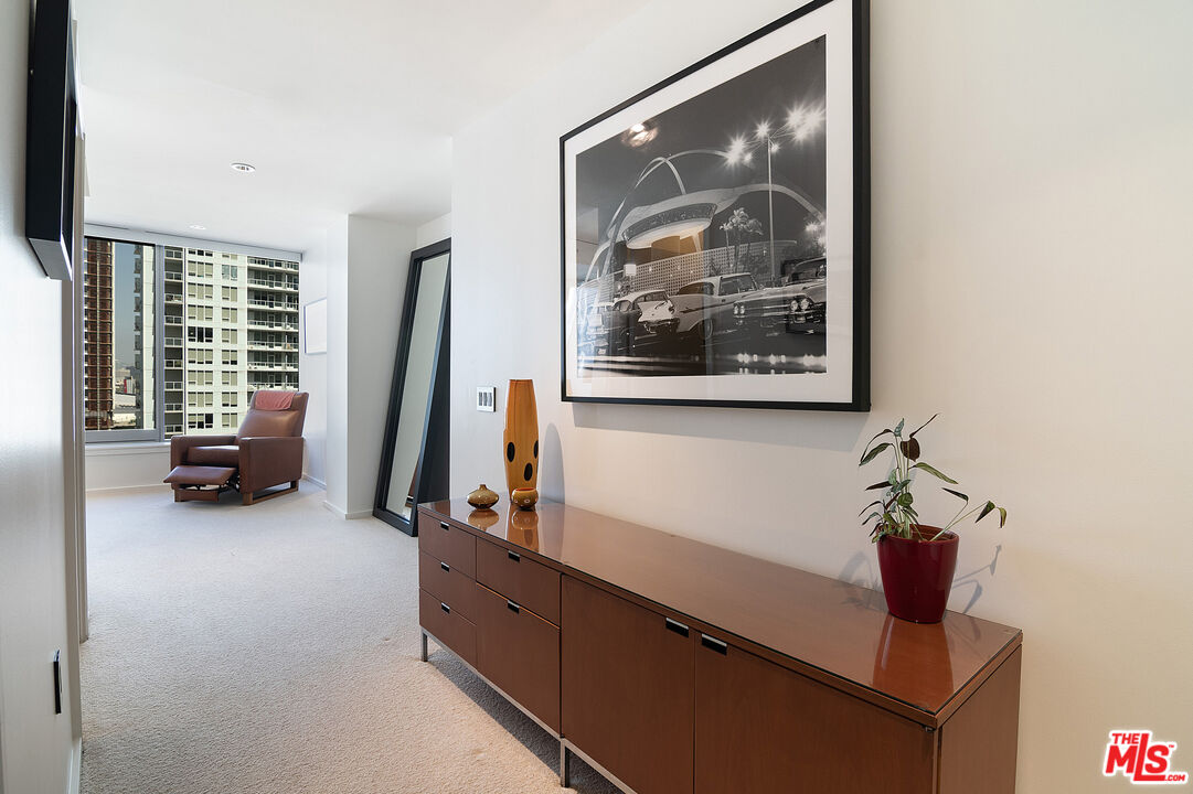 1155 S Grand Ave Unit: 1511