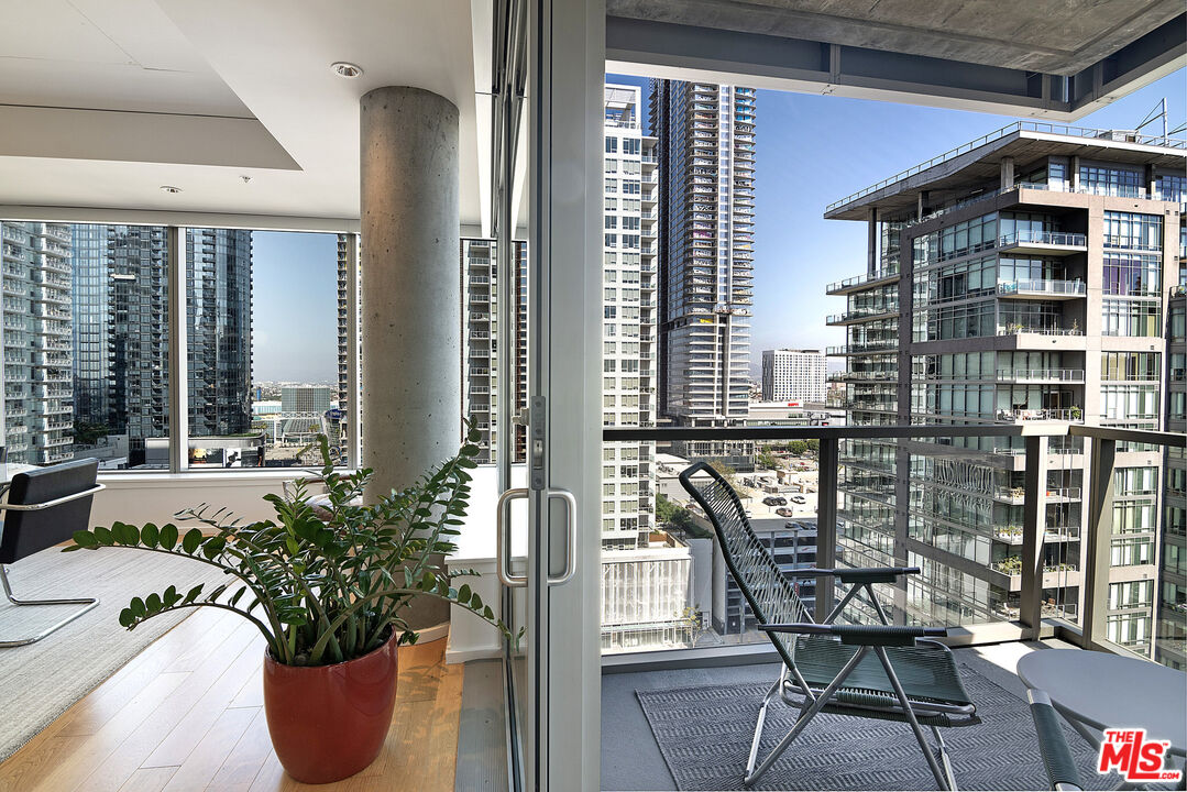 1155 S Grand Ave Unit: 1511