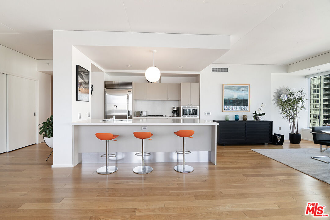 1155 S Grand Ave Unit: 1511